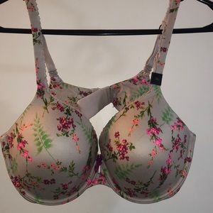 38C beautiful NWT Victoria Secret grey with flowers and lace trim Bra